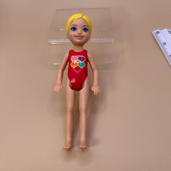 Barbie Club Chelsea Blonde Molded Hair 5 1/2 in Tall Swimsuit 4 Hearts - Picture 1 of 8